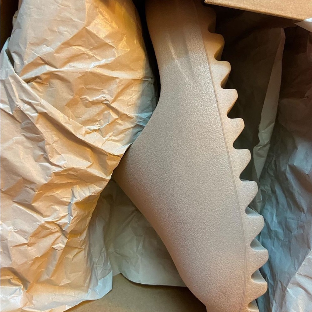 Yeezy Slides (Bone)